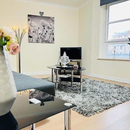 Peaceful 2 Bedroom Flat With Free Parking เอดินบะระ ภายนอก รูปภาพ