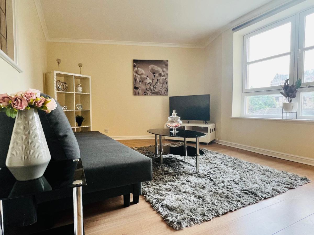 Peaceful 2 Bedroom Flat With Free Parking เอดินบะระ ภายนอก รูปภาพ