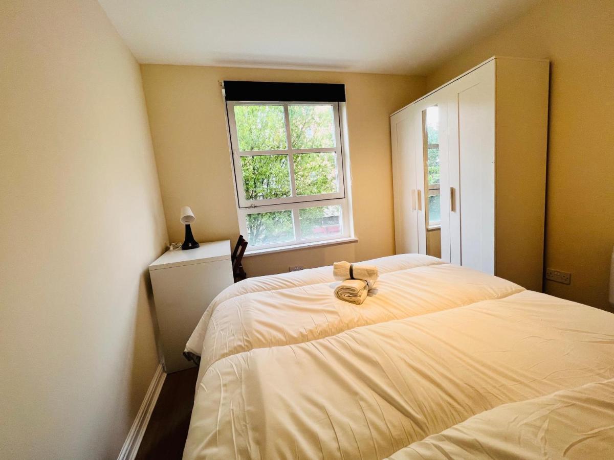 Peaceful 2 Bedroom Flat With Free Parking เอดินบะระ ภายนอก รูปภาพ